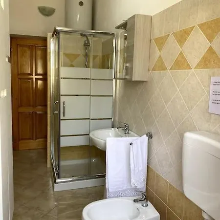 La Perla Casa Iside Con 2 Camere, Giardino Privato