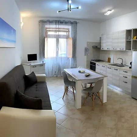 La Perla Casa Iside Con 2 Camere, Giardino Privato *