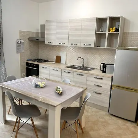 Apartamento La Perla Casa Iside Con 2 Camere, Giardino Privato